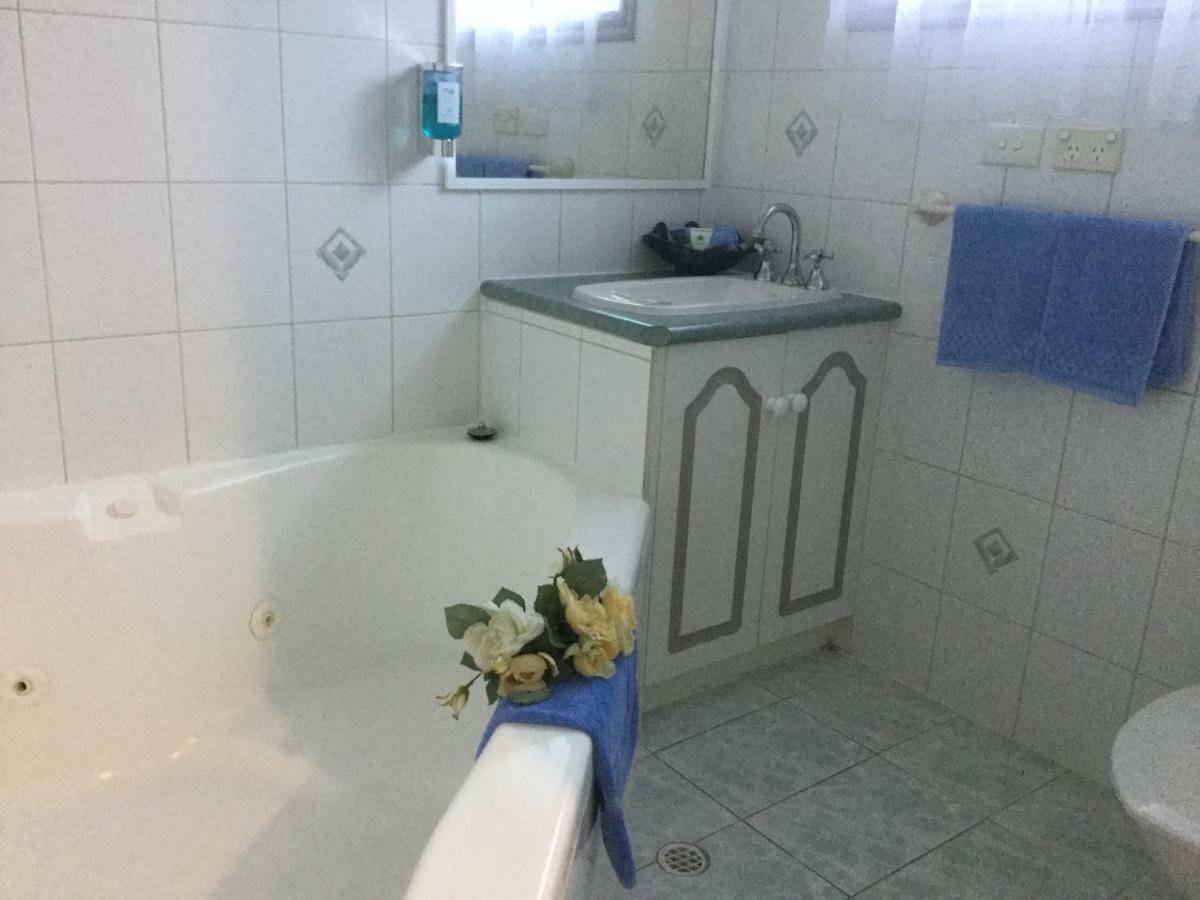Anchor Belle Motel วอร์นามบูล ภายนอก รูปภาพ